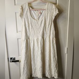 THREE HEARTS Cream Lace‎ 3X Dress